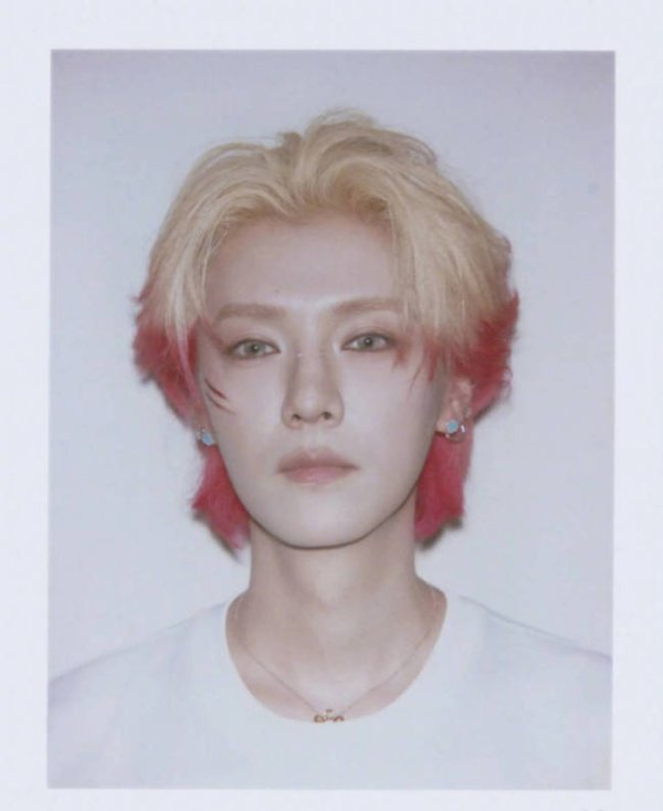 四川炒股配資 鹿晗“撕拉片”來(lái)了！一頭紅發(fā)帥得太權(quán)威